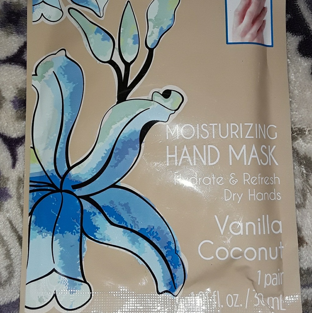 Moisturizing hand mask